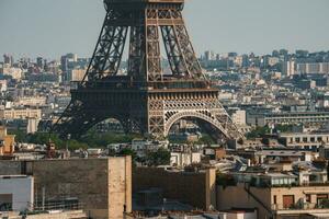 eiffel torre y arco Delaware triunfo, París tiempo de día ver foto