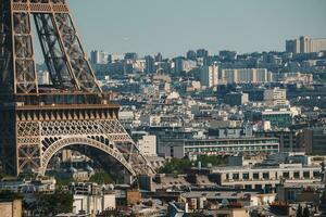 soleado día ver de el eiffel torre foto