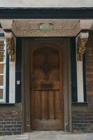 detalle de un típico de madera puerta en Oxford foto