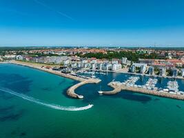 ver de el helsinborg ciudad centrar y el Puerto de helsingborg en Suecia. foto