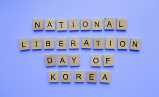 agosto 15, nacional liberación día de Corea, minimalista bandera con el inscripción en de madera letras foto