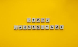 en septiembre 6, contento Krishna janmashtami, un minimalista bandera con un inscripción en de madera letras foto