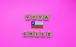 septiembre 18, independencia día de Chile, Viva Chile, bandera de Chile, minimalista bandera con el inscripción en de madera letras foto