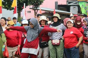 magelang, indonesia, 08 13 2023-obtener Listo para un sano caminar en conmemoración de el 78º indonesio independencia día foto