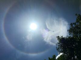 Photo of the sun halo at noon It is a natural phenomenon that occurs before the rains in the rainy season.