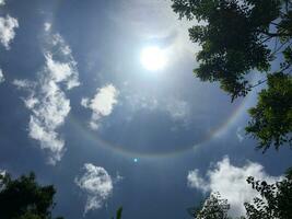 Photo of the sun halo at noon It is a natural phenomenon that occurs before the rains in the rainy season.