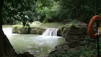 namtokchetsaonoi nacional parque ,cascada en profundo bosque a saraburi provincia, Tailandia video