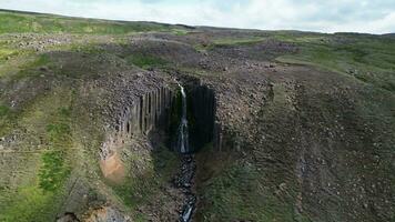 Antenne Aussicht von studlafoss Wasserfall im Island 4k 30p video