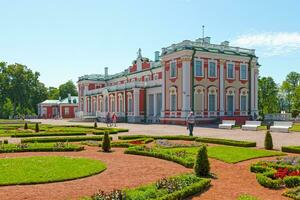 tallin, Estonia - junio 15 2019 - kadriorg palacio en el ciudad centrar foto