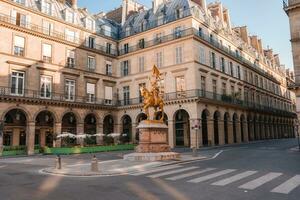 oro Jeanne darco estatua en París calle foto