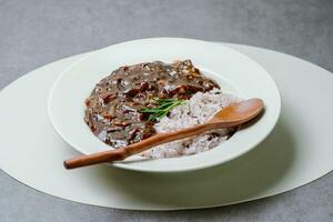 jjajang panecillo en Escocia, arroz con negro frijol salsa foto