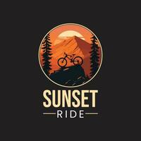 montaña paseo t camisa diseño. puesta de sol bicicleta paseo gráfico camisa diseño. vector