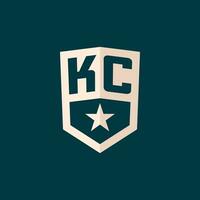 inicial kc logo estrella proteger símbolo con sencillo diseño vector