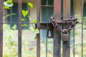 Padlock lasso with rusty chain in the old house. photo