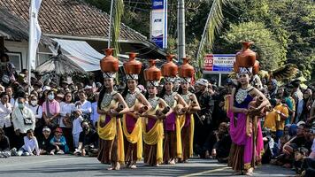 Cigugur Village, the servants in the traditional ceremony seren taun.Cigugur Village, the servants in the traditional ceremony seren taun. Kuningan, West Java, Indonesia, July 19, 2023 photo