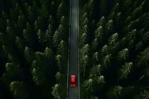 la carretera mediante el verde bosque, aéreo ver rojo coche conducir yendo mediante bosque, aéreo parte superior ver bosque, ai generar foto