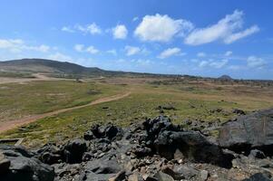 remoto calzadas en árido Desierto de aruba foto