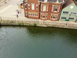 alto ángulo ver de hermosa y histórico central Bedford ciudad de Inglaterra Reino Unido. imagen estaba capturado en mayo 28, 2023 con drones cámara foto