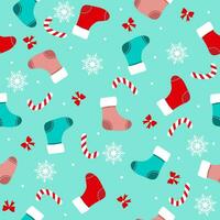 festivo sin costura modelo con Navidad medias, caramelo caña y copos de nieve vector