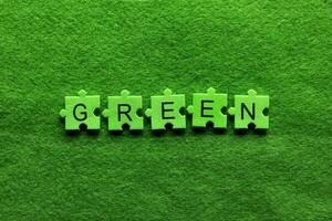 verde palabra en verde antecedentes foto
