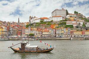 Oporto, Portugal - junio 03 2018 - episcopal palacio foto