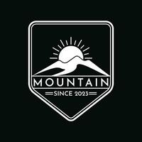 Mountain logo design design vintage retro badge vector