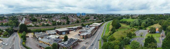 alto ángulo ver de occidental lutón ciudad y residencial distrito. aéreo ver de capturado con drones cámara en 30 julio, 2023. Inglaterra, Reino Unido foto