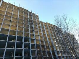 edificio construcción foto, nuevo edificio aislado terminado azul cielo antecedentes foto