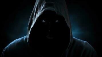 un aterrador figura vistiendo un capucha con siniestro ojos y un vacío cara mirando hacia el cámara. silueta concepto foto