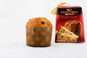 tradicional italiano Navidad dulce pastel -Panettone- de italiano productor granducale italia foto