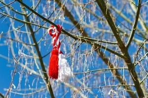 decoración tradicional martisor para el día de baba marta foto