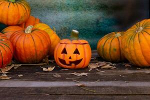 Jack-o'-lantern con calabazas, Víspera de Todos los Santos decoración foto