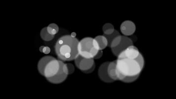 resumen blanco Brillantina y partícula en negro antecedentes. serpenteado animación con hermosa blanco bokeh en negro antecedentes. video