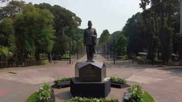 Drohne Aussicht von das Soekarno Statue video