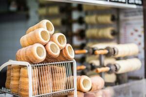 trdelnik tradicional checo eslovaco o húngaro dulce arrollado pastelería foto