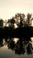 aérien vue de le rivière à lever du soleil video