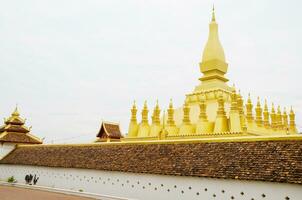 Pha ese luang o genial estupa un atractivo punto de referencia de Vientián ciudad de Laos foto