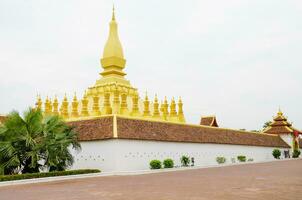 Pha ese luang o genial estupa un atractivo punto de referencia de Vientián ciudad de Laos foto