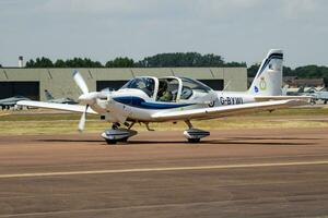 real aire fuerza agarrar g-115e tutor t1 g-bywl entrenador aeronave llegada para riat real internacional aire tatuaje 2018 espectáculo aéreo foto