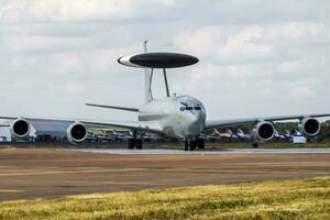 real aire fuerza boeing e-3d awacs zh103 aerotransportado mando aeronave llegada para riat real internacional aire tatuaje 2018 espectáculo aéreo foto