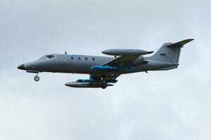 horizonte aviación bombardero Learjet sesenta y cinco n116ma objetivo aeronave llegada y aterrizaje a Leeuwarden aire base para frisio bandera 2015 aire ejercicio foto