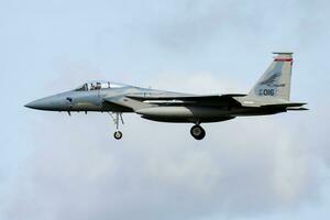 unido estados aire fuerza usaf mcdonnell Douglas f-15c águila 82-0016 combatiente chorro llegada y aterrizaje a Leeuwarden aire base para frisio bandera 2015 aire ejercicio foto