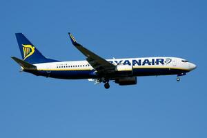 Ryanair Boeing 737-800 EI-ENB passenger plane landing at Madrid Barajas Airport photo