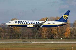 Ryanair Boeing 737-800 EI-DAS passenger plane arrival and landing at Budapest Airport photo