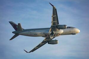 Qatar Airways Airbus A320 A7-AHR passenger plane departure and take off at Budapest Airport photo