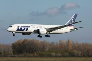 LOT Polish Airlines Boeing 787-8 Dreamliner SP-LRC passenger plane arrival and landing at Budapest Airport photo