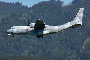 polaco aire fuerza casa c-295 023 transporte avión con apoyo aterrizaje a zeltweg aire base foto