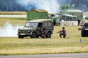 terrorista unidades. enemigo soldados hostil militar grupo contrafuertes el ejército. terrorismo y asimétrico guerra. foto