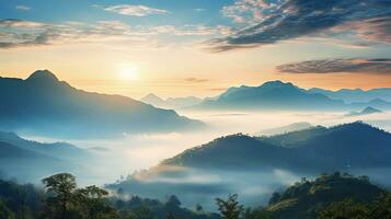 amanecer visto desde detrás montañas encima el mar de niebla en chiang kan tailandia silueta concepto foto