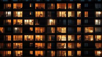 iluminado ventanas de alto Departamento edificio a noche urbano fondo. silueta concepto foto